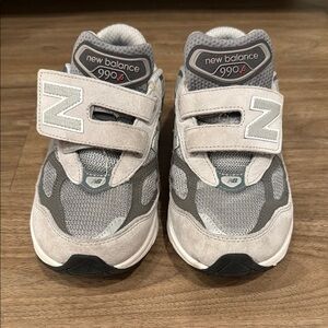 New Balance Kids' Gray and White Sneakers pv990gl6 xw size 2.5